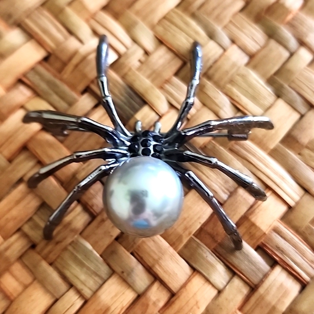 SPIDER Brooch Necklace Combo Simulated Pearl